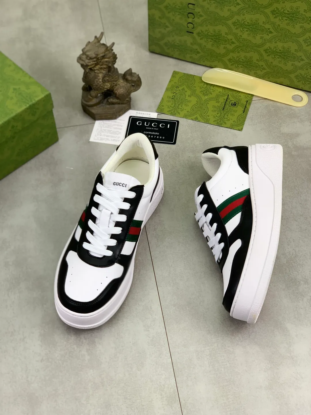 Men's shoes 💰P400💰【New model】 🆘 The latest model from Gucci official website 🎁 Classic casual and fashionable men's shoes 👟 Hot model 💥 Simple and elegant style, exclusive for trendy men. Unique latest brand elements from the official website 👑 Original Gucci decoration, fashionable and generous, made of original soft calfskin fabric ➕ Comfortable soft pigskin lining ✅Wear-resistant rubber outsole specified on the official website_Full elasticity, classic model taken in real life🎬Color: 5️⃣colors available😍Number: 38-44 (45 46 customized)